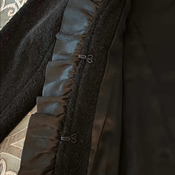 Nanette Lepore - Black Wool blend Belted Coat with Satin style Trim. Size 8 - Picture 7 of 11
